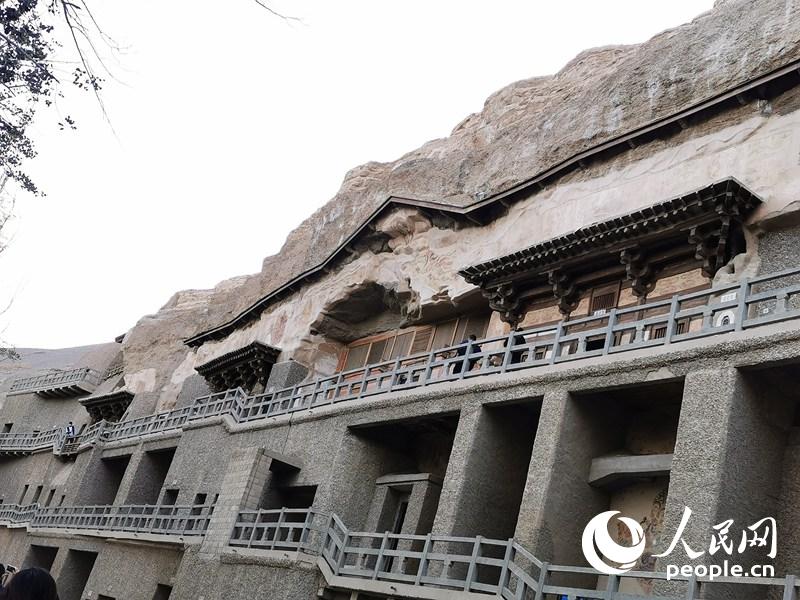 Eneo la Dunhuang lenye utamaduni wa historia ndefu la kuwepo pamoja na milima na chemchemi 