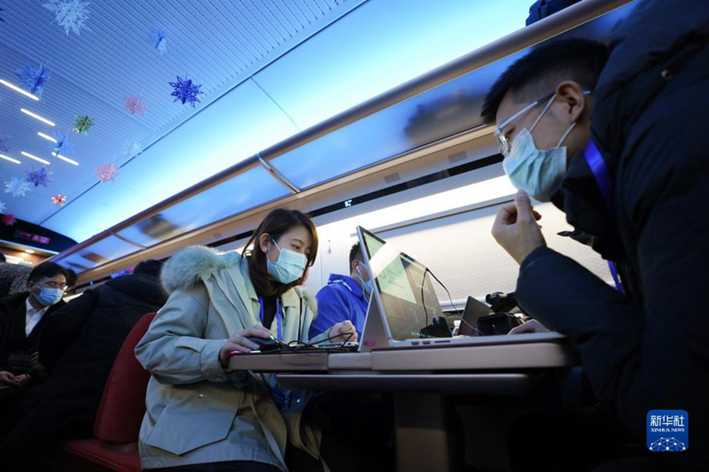 Treni ya Michezo ya Olimpiki Yaonekana kwenye Kituo cha Chongli cha Reli ya Beijing-Zhangjiakou