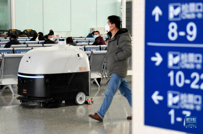 Roboti zasaidia Kudhibiti UVIKO-19 wakati wa Pilikapilika za usafiri wa abiria wengi katika kipindi cha Mwaka Mpya wa Jadi wa China