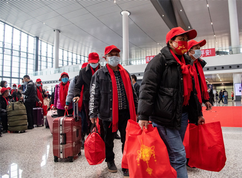 Treni Maalumu ya kwanza ya Chongqing ya kusafirisha bure wafanyakazi wanaorudi kazini yafanya safari yake