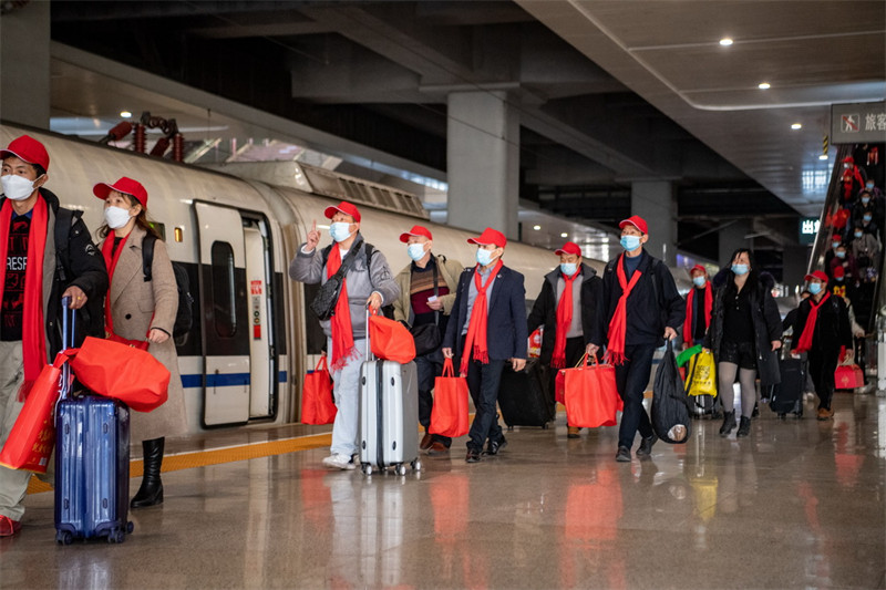 Treni Maalumu ya kwanza ya Chongqing ya kusafirisha bure wafanyakazi wanaorudi kazini yafanya safari yake