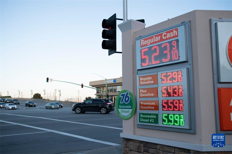 Hiki ni kituo kimoja cha kuuza petroli katika Millbrae, Eneo la Ghuba ya San Francisco, Marekani na picha ilipigwa Machi 6. (Xinhua/ Li Jianguo)