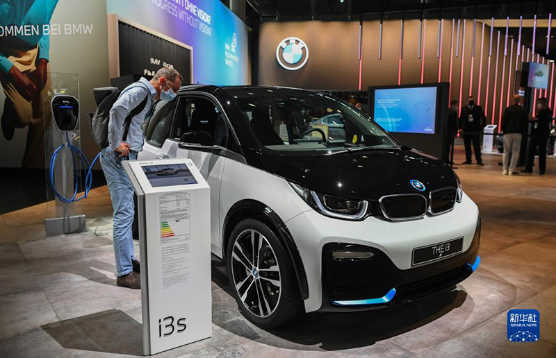 Picha ikionesha gari linalotumika umeme la i3s la BMW kwenye maonesho ya magari ya kimataifa ya Munich, Ujerumani, Septemba 7, 2021. (Picha/Xinhua)
