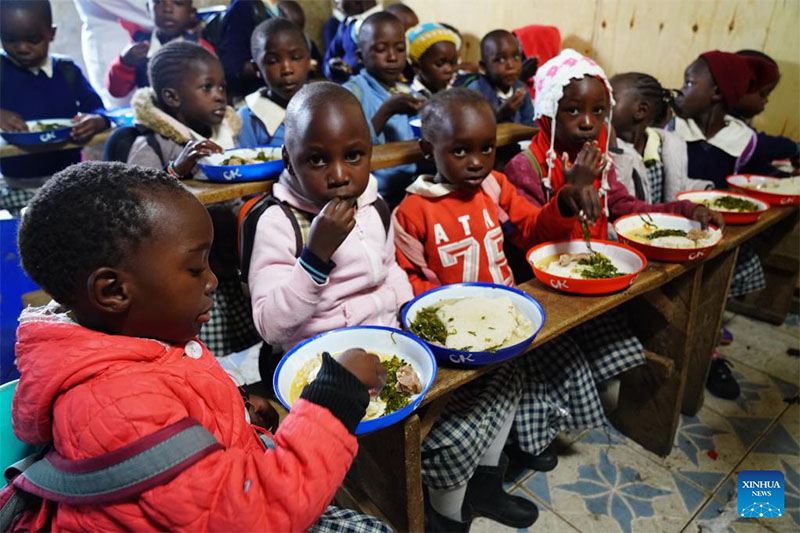 Raia wa China anayejitolea ang’arisha ndoto za watoto wanaoishi kwenye makazi duni nchini Kenya