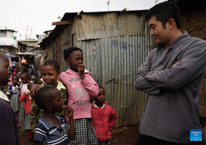 Raia wa China anayejitolea ang’arisha ndoto za watoto wanaoishi kwenye makazi duni nchini Kenya