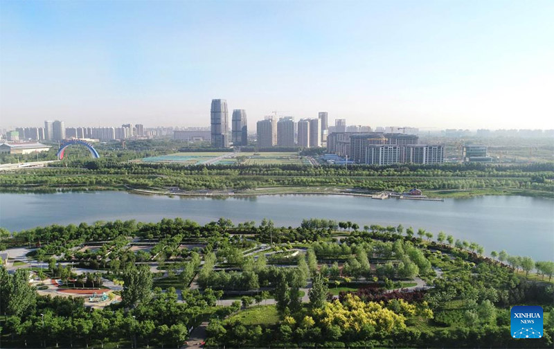 Mandhari ya Mto Hutuo wa Shijiazhuang, China baada ya urejesho wa hali ya ikolojia