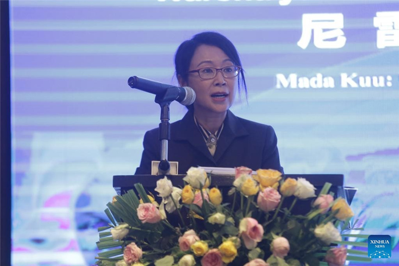 Chen Mingjian, Balozi wa China nchini Tanzania, akizungumza kwenye kongamano la kuadhimisha miaka 100 tangu kuzaliwa kwa Rais wa Kwanza wa Tanzania Mwalimu Julius Kambarage Nyerere jijini Dar es Salaam, Tanzania, Mei 17, 2022. Kongamano hilo la siku moja limefanyika Jumanne wiki hii jijini Dar es Salaam, limeandaliwa kwa pamoja na Taasisi ya Mwalimu Nyerere na Ubalozi wa China nchini Tanzania. (Picha na Herman Emmanuel/Xinhua)