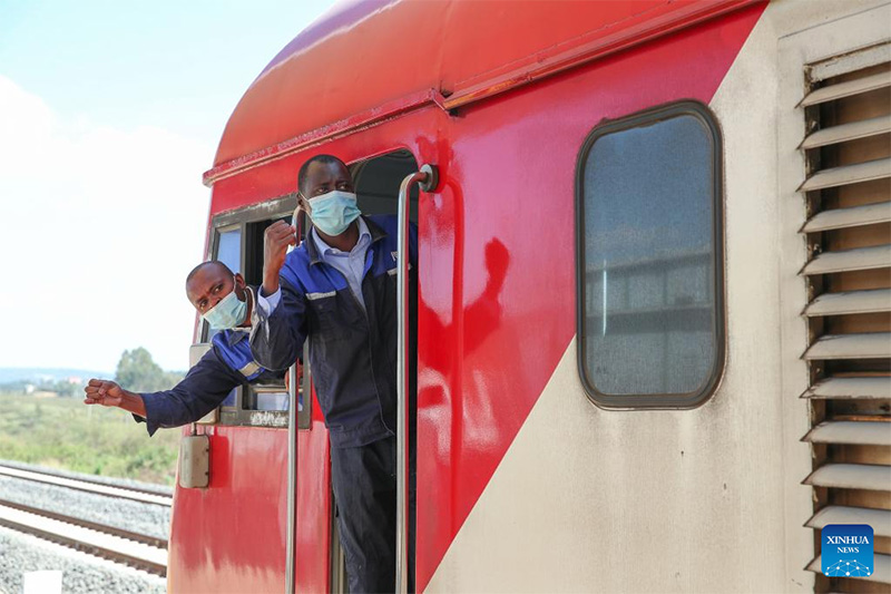 Kijana wa Kenya aliyeandaliwa kwa msaada wa China amekuwa dereva mstadi wa treni ya kisasa 