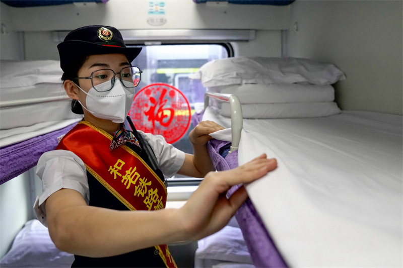 Reli ya Hotan-Ruoqiang yazinduliwa ambayo ni njia ya kwanza ya reli duniani ya kuzunguka jangwa 