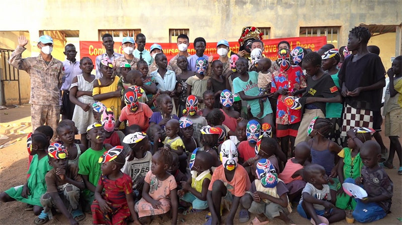 Kuwafuatilia watoto wa Afrika, kueneza matumaini kwa upendo