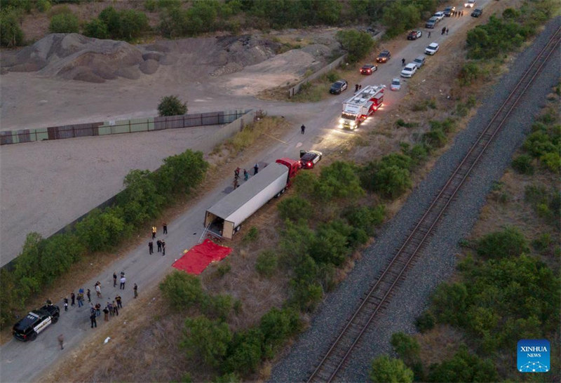 Idadi ya vifo vya wahamiaji waliopatikana ndani ya tela la lori huko Texas Marekani yafikia 50