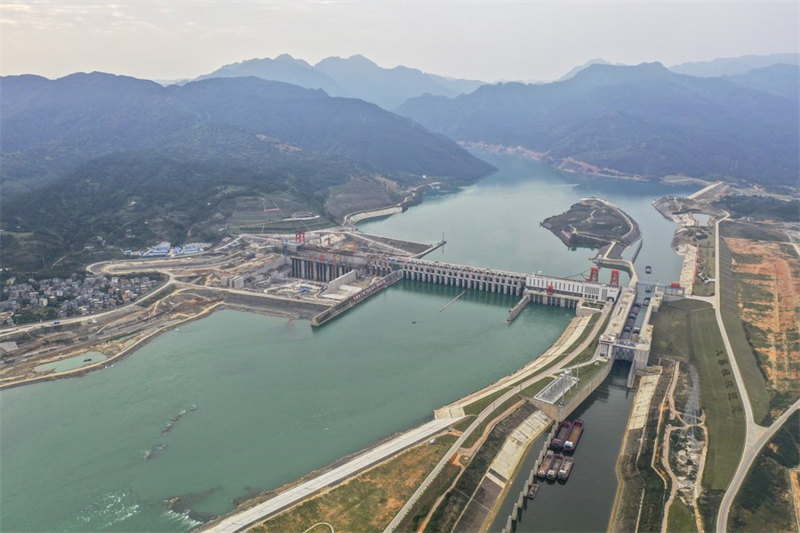 Picha iliyopigwa kutoka angani Tarehe 11 Machi 2022 ikionyesha mradi wa kuhifadhi maji wa Dateng Gorge huko Guiping, Mkoa unaojiendesha wa kabila la wazhuang wa Guangxi, Kusini mwa China. (Xinhua/Cao Yiming)