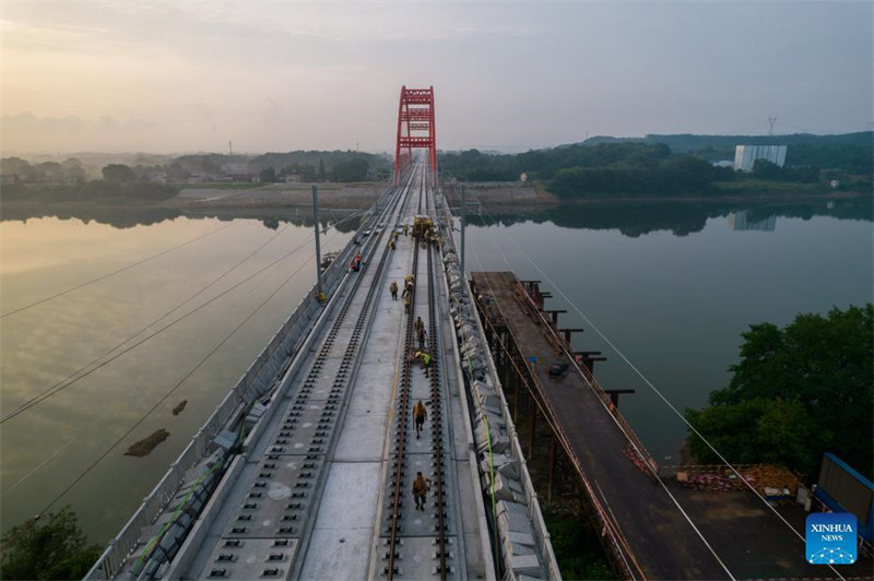 Ujenzi wa Daraja la Zishui kando ya reli ya Changde-Yiyang-Changsha nchini China ukiendelea