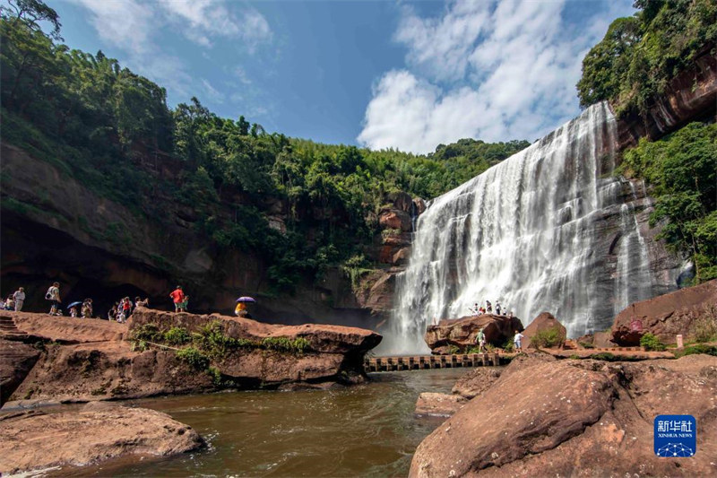 Idadi ya watalii yaongezeka wakati wa likizo ya majira ya joto Chishui, Guizhou 