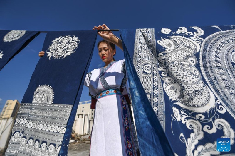 Msichana wa kabila la Wamiao azifanya mali za urithi wa utamaduni usioshikika zioneshe nguvu ya ukuaji