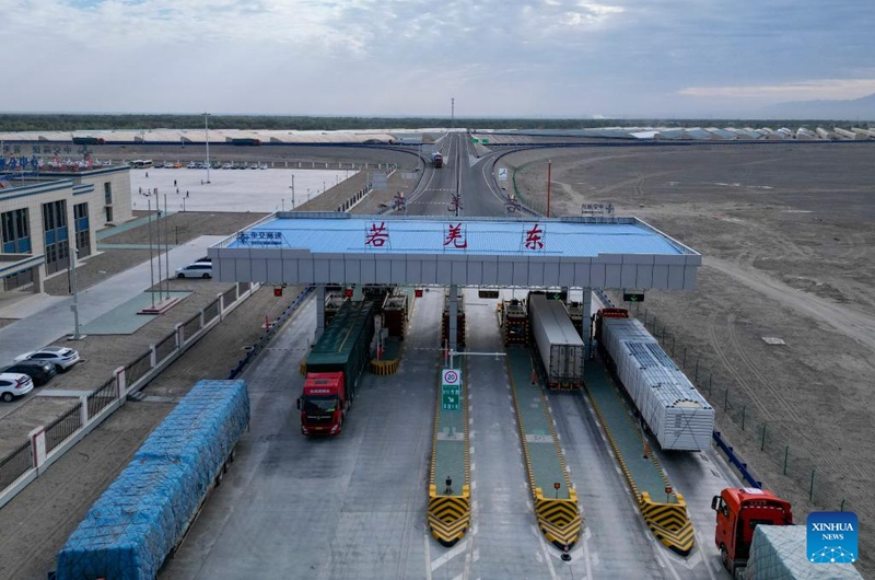 Barabara mpya ya mwendo kasi ya Xinjiang yahimiza maendeleo ya uchumi ya sifa bora