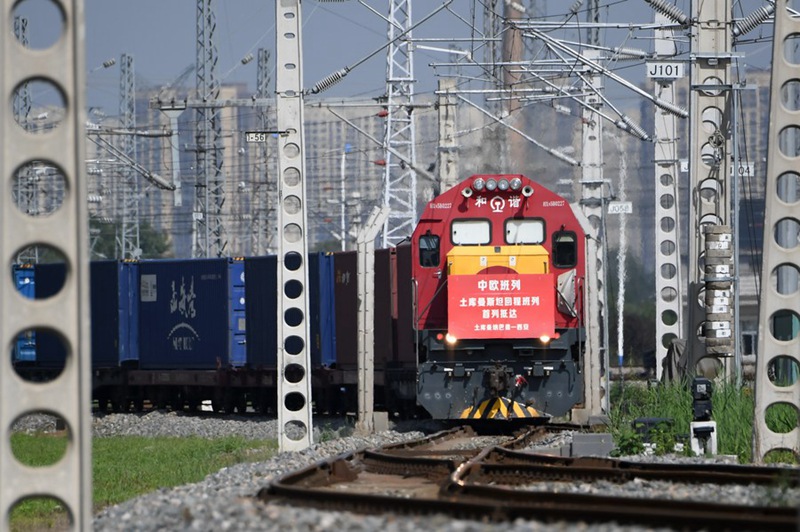 Treni inayotoa huduma za kubeba mizigo kati ya China na Ulaya ikiwasili kwenye Bandari ya Kimataifa ya Xi'an huko Xi'an, Mkoa wa Shaanxi Kaskazini-Magharibi mwa China, Agosti 31, 2022. (Xinhua/Li Yibo)