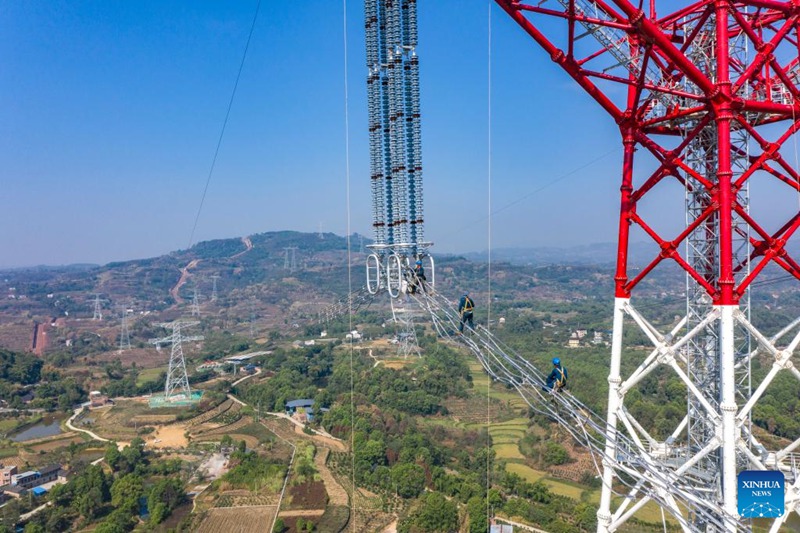 Kazi ya kuunganisha nyaya za umeme kati ya Baihetan-Zhejiang zinazopitishwa kuvuka Mto Changjiang yakamilika