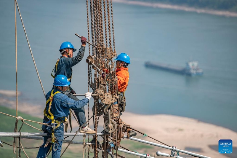Kazi ya kuunganisha nyaya za umeme kati ya Baihetan-Zhejiang zinazopitishwa kuvuka Mto Changjiang yakamilika