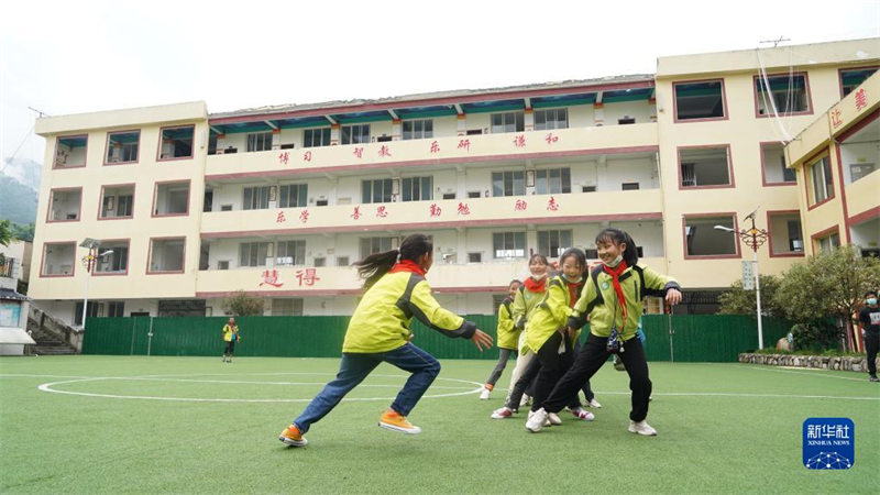 Shule zarejesha masomo katika maeneo yaliyoathiriwa na tetemeko la ardhi huko Luding, Sichuan