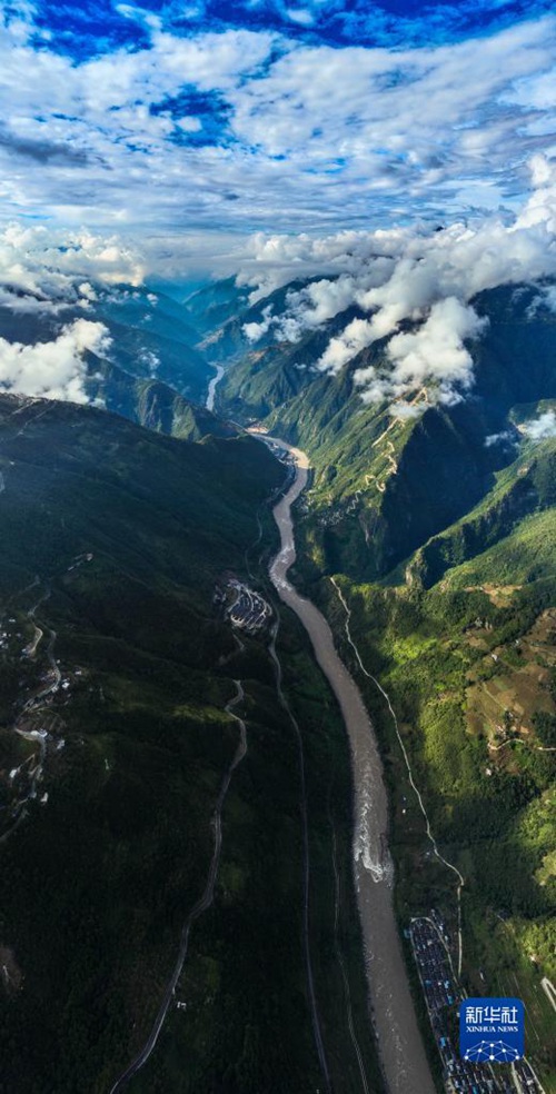 Picha iliyopigwa tarehe 14, Septemba ikionesha bonde la Mto wa Nu lililoko Yunnan, China. (Picha/Xinhua)