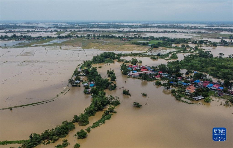 Picha hii iliyopigwa Septemba 26 ikionesha eneo lililoathiriwa na mafuriko katika Mkoa wa Bulacan, Philippines.