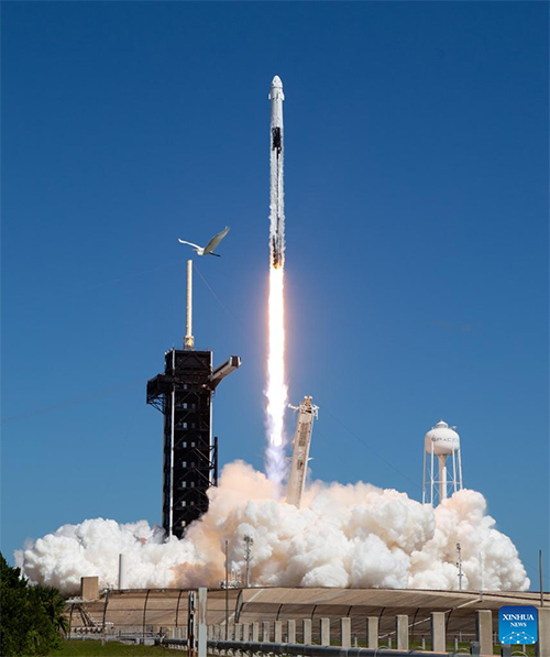Roketi ya SpaceX Falcon 9 iliyobeba Chombo cha Anga ya Juu cha Dragon Endurance ikirushwa kwenye chombo cha NASA cha SpaceX Crew-5 kwenda Kituo cha Kimataifa cha Anga ya juu (ISS) katika Kituo cha Anga cha NASA cha Kennedy huko Florida, Marekani, Oktoba 5, 2022. Idara ya Taifa ya Anga ya juu ya Marekani (NASA) na SpaceX kwa pamoja zimerusha roketi iliyobeba wanaanga wa chombo cha Crew-5 kwenye Kituo cha Kimataifa cha Anga ya Juu (ISS) siku ya Jumatano. (Joel Kowsky/NASA/Kutumwa kupitia Xinhua)