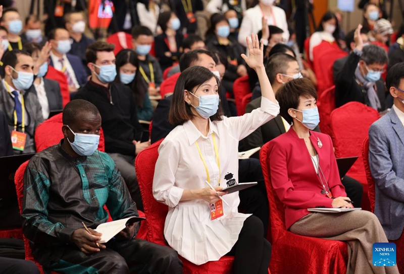 Kituo cha waandishi wa habari kwenye Mkutano Mkuu wa 20 wa CPC chaandaa mahojiano ya kundi la nne