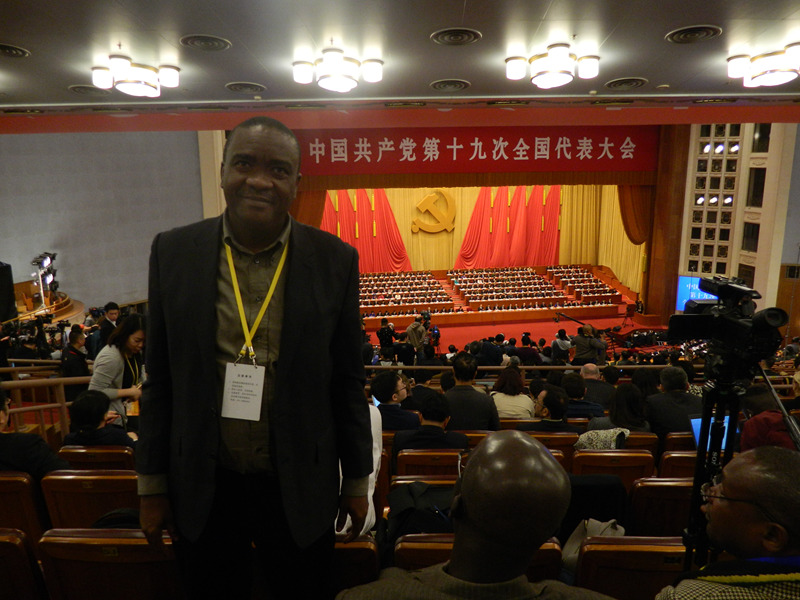 Rashid Kejo kwenye Jumba la Mikutano ya Umma la China wakati wa Mkutano Mkuu wa 19 wa Chama cha Kikomunisti cha China. (Picha ilitolewa na mhojiwa.)