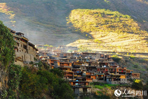 Bustani ya asilia ya wanyama na mimea huko Muli, Sichuan