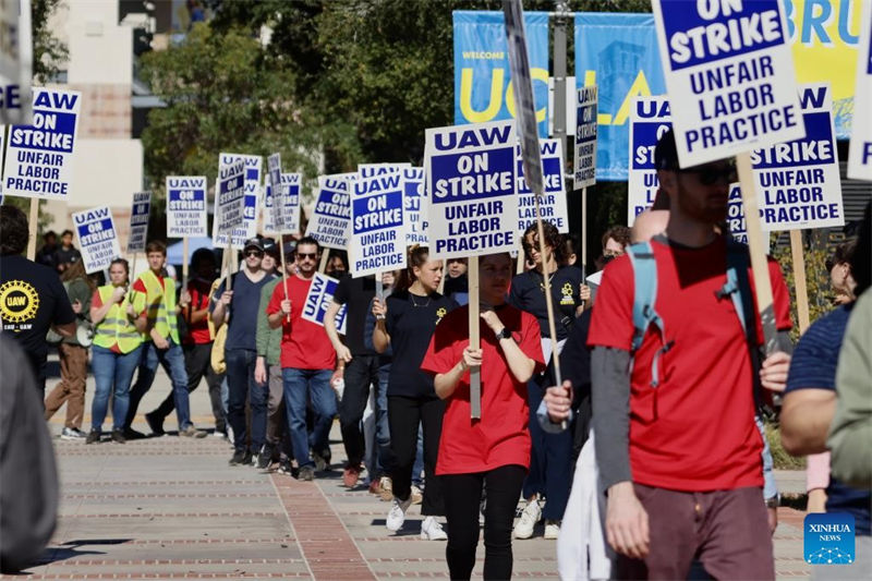 Watu wakishiriki katika maandamano kwenye kampasi ya Chuo Kikuu cha California, Los Angeles (UCLA) huko Los Angeles, California, Marekani, Novemba 14. 2022. (Xinhua)