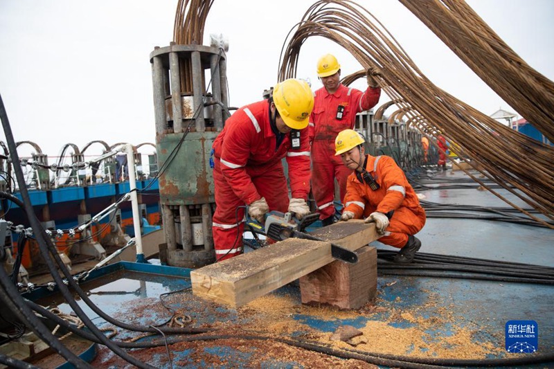 Meli ya kale ya No.2 ya “Mlango wa Mto Changjiang” yaanza kuibuka kutoka kwenye maji