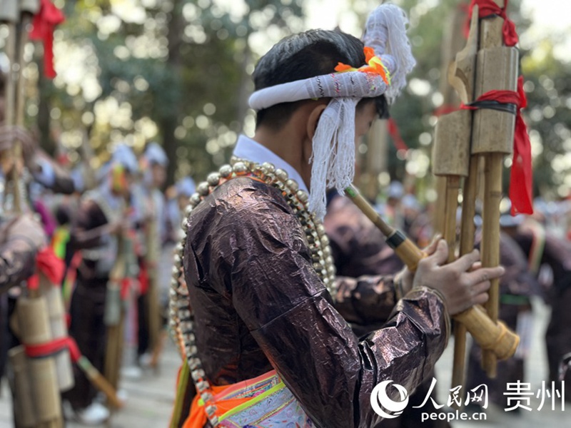 Watu wanasherehekea mavuno kwa ala ya muziki ya jadi huko Guizhou, China