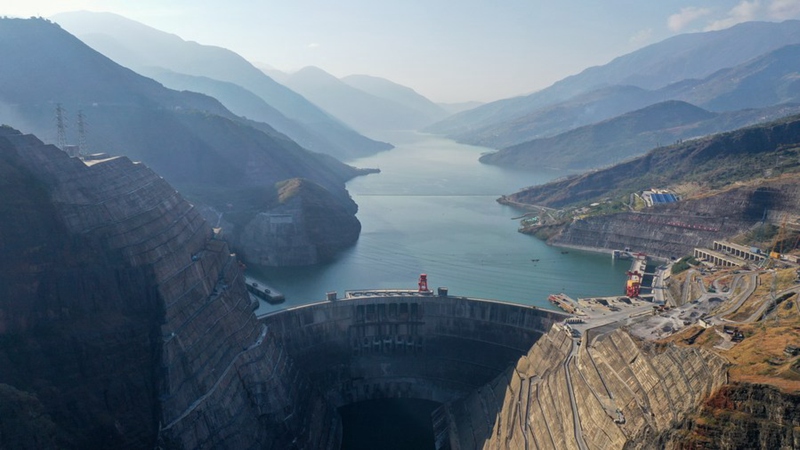 Picha iliyopigwa Tarehe 24 Novemba, 2022 ikionyesha kituo cha kufua umeme cha Baihetan, ambacho kinazunguka mikoa ya Yunnan na Sichuan Kusini-magharibi mwa China. (Xinhua/Xu Bingjie)
