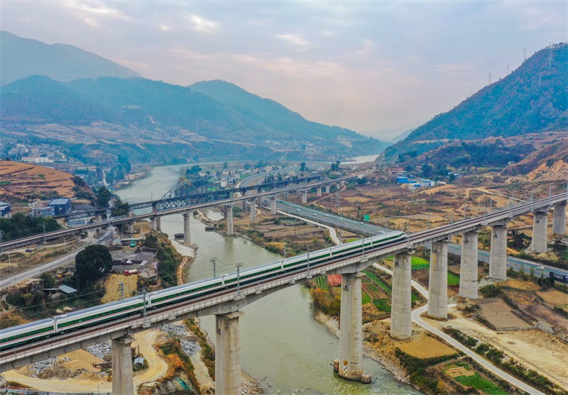 Reli inayounganisha Miji ya Chengdu na Kunming nchini China yaanza kufanya kazi kikamilifu