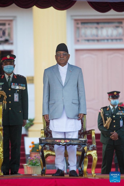 Waziri Mkuu mpya wa Nepal Pushpa Kamal Dahal akiwa kwenye hafla ya kula kiapo katika Ofisi ya Rais huko Kathmandu, Nepal, Desemba 26, 2022. Pushpa Kamal Dahal, mwenyekiti wa Chama cha Kikomunisti cha Nepal (Chenye mrengo wa Maoist), ameapa kuchukua wadhifa wa waziri mkuu mpya wa nchi hiyo Jumatatu mchana. (Picha na Sulav Shrestha/Xinhua)