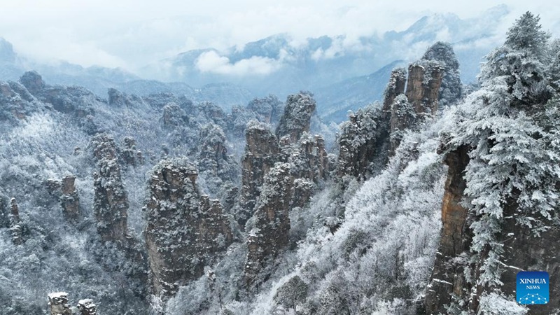 Theluji iliyofunika Mlima Tianzi huko Zhangjiajie, Mkoa wa Hunan wa China yaleta mandhari ya kuvutia