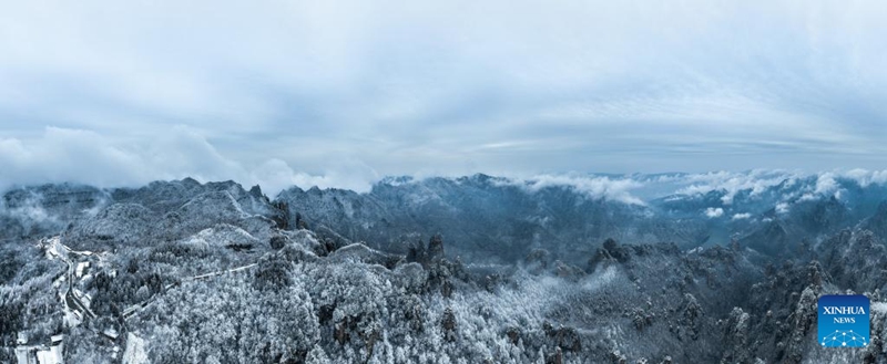 Theluji iliyofunika Mlima Tianzi huko Zhangjiajie, Mkoa wa Hunan wa China yaleta mandhari ya kuvutia