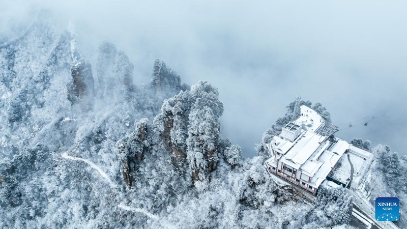 Theluji iliyofunika Mlima Tianzi huko Zhangjiajie, Mkoa wa Hunan wa China yaleta mandhari ya kuvutia