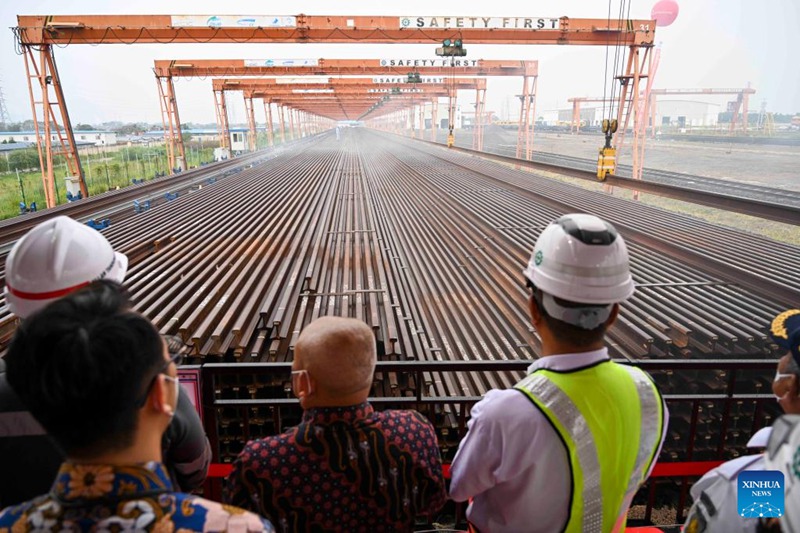 Uchomeleaji wa vyuma vyote vyenye urefu wa Mita 500 vya reli ya mwendo kasi ya Jakarta-Bandung wakamilika