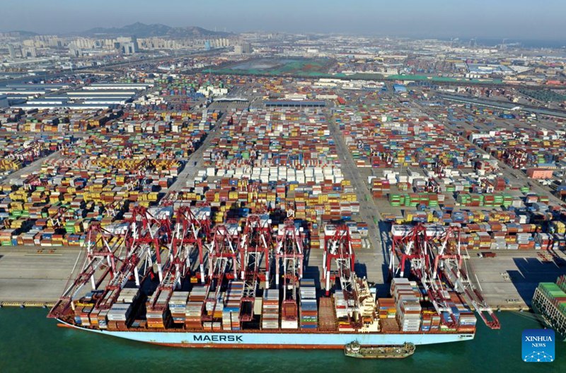 Pilikapilika kwenye Gati la Makontena la Qianwan la Bandari ya Qingdao, Mashariki mwa China