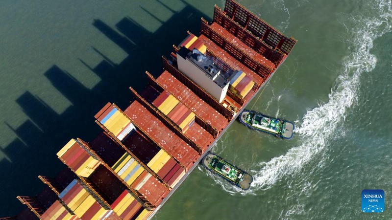 Pilikapilika kwenye Gati la Makontena la Qianwan la Bandari ya Qingdao, Mashariki mwa China