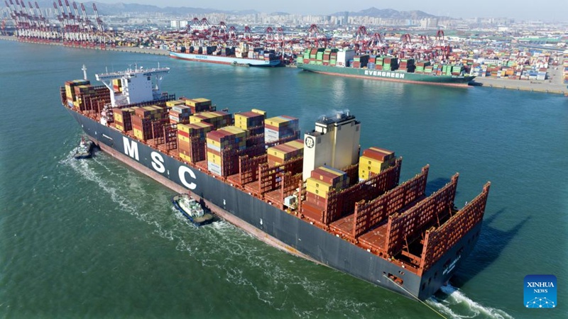 Pilikapilika kwenye Gati la Makontena la Qianwan la Bandari ya Qingdao, Mashariki mwa China