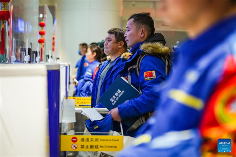 Kikosi cha Waokoaji wa China chashiriki katika juhudi za kutoa misaada kwenye maeneo yaliyokumbwa na tetemeko la ardhi nchini Uturuki