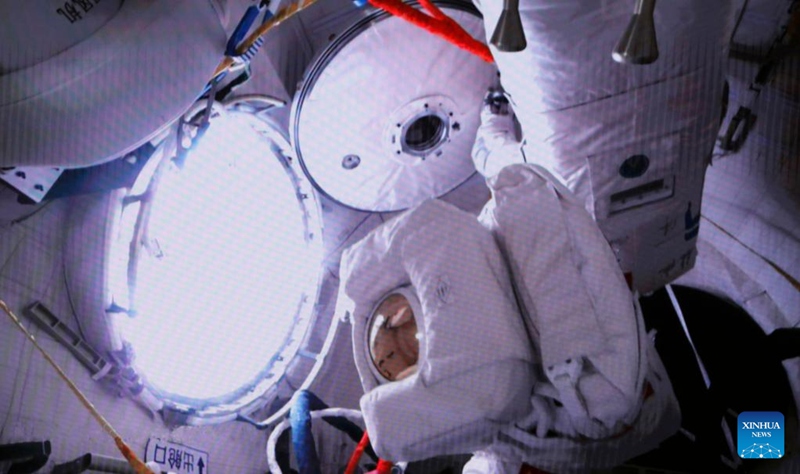 Wanaanga wa China wa Chombo cha Shenzhou-15 wakamilisha matembezi yao ya kwanza kwenye anga ya juu