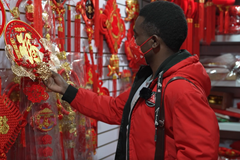 Mwanafunzi kutoka Tanzania: Napenda hali ya shamrashamra za Mwaka Mpya wa Jadi wa China