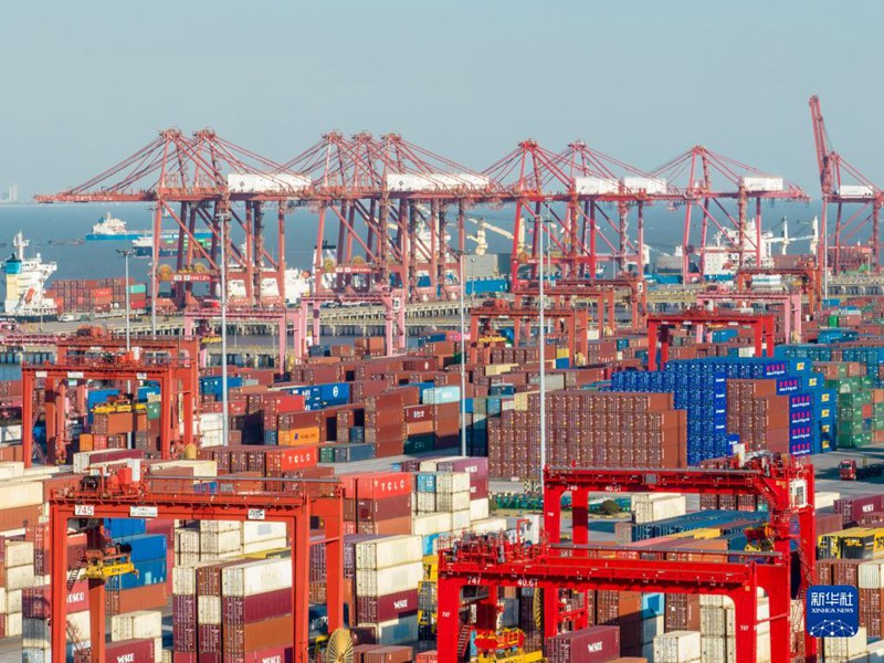 Pilikapilika za usafirishaji kwenye Bandari ya Taicang ya Jiangsu, China