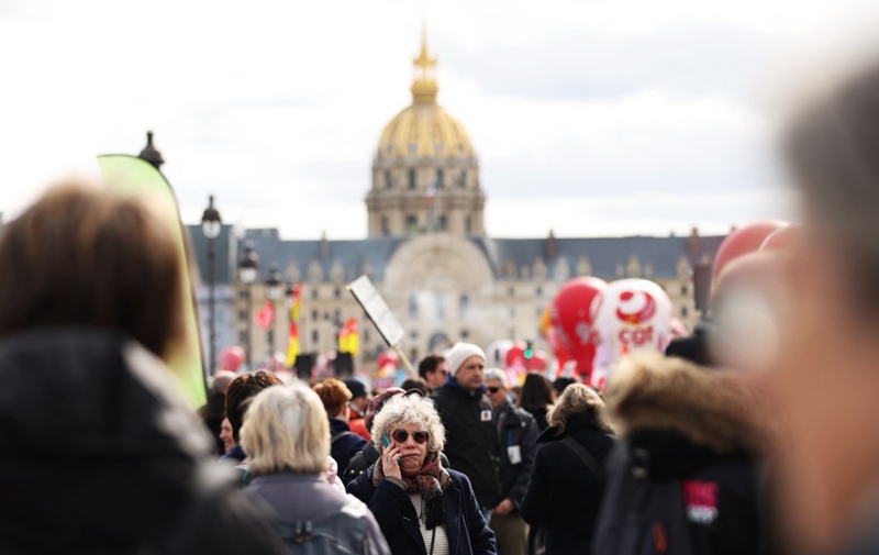 Serikali ya Ufaransa yanusurika kwenye kura ya kutokuwa na imani, huku mswada unaopingwa wa marekebisho ya pensheni ukipitishwa