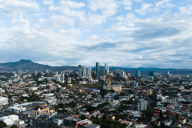 Picha hii iliyopigwa Tarehe 26 Machi 2023 ikionyesha mandhari ya Tegucigalpa，Mji Mkuu wa Nchi ya Honduras. (Xinhua/Xin Yuewei)