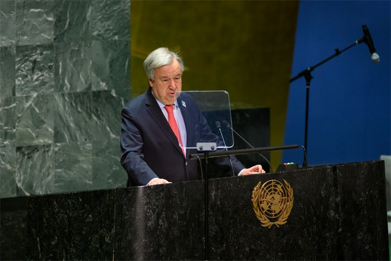 Katibu Mkuu wa Umoja wa Mataifa Antonio Guterres akizungumza kwenye hafla ya kuadhimisha Siku ya Kimataifa ya Tafakari ya Mauaji ya Kimbari dhidi ya Watutsi ya Mwaka 1994 nchini Rwanda kwenye Makao Makuu ya Umoja wa Mataifa mjini New York, Aprili 14, 2023. (Loey Felipe/Picha/ Umoja wa Mataifa/Xinhua )